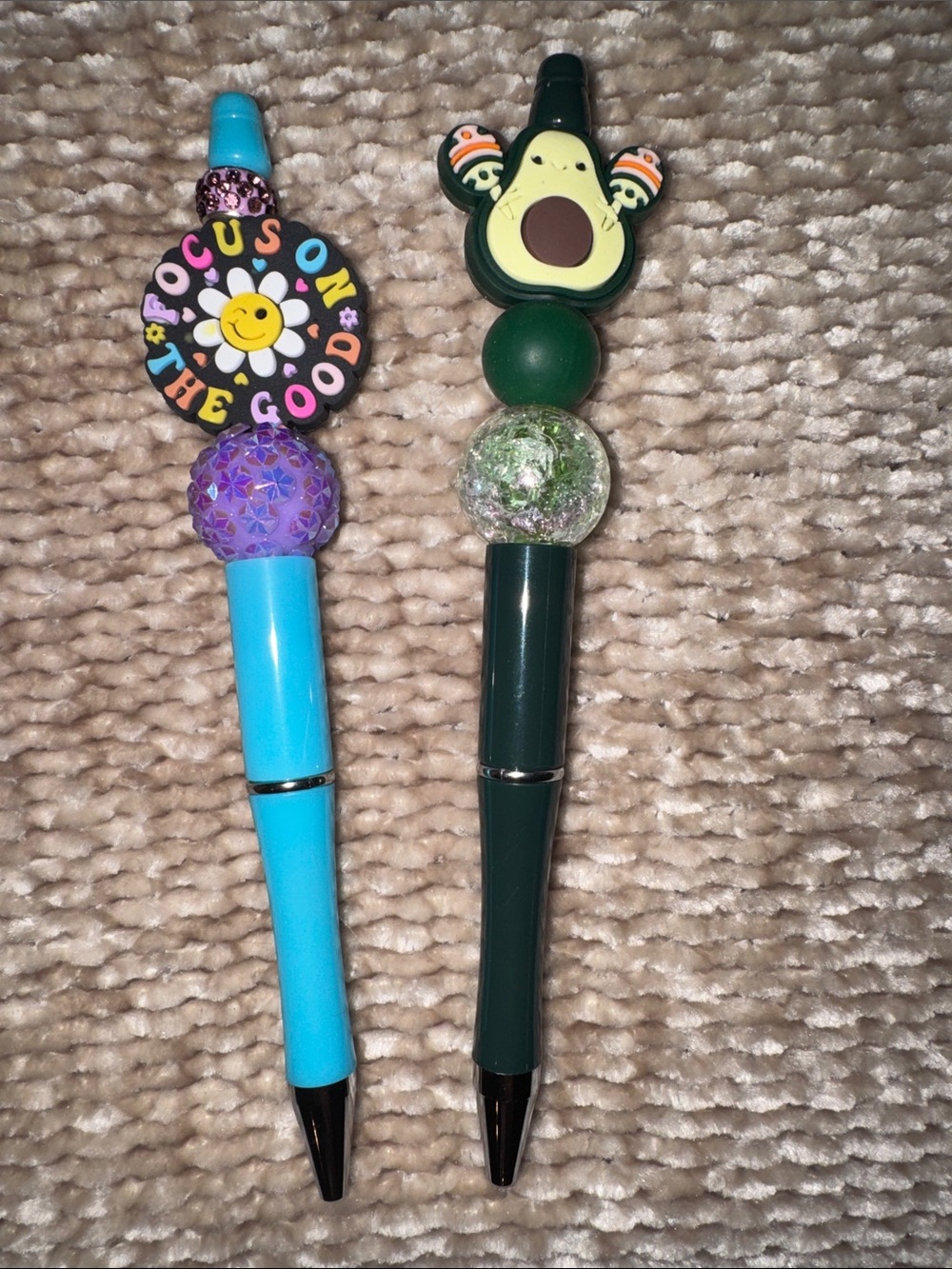 Two Pens Focus On the Good Daisy and Avocado Decorative Pens NWOT